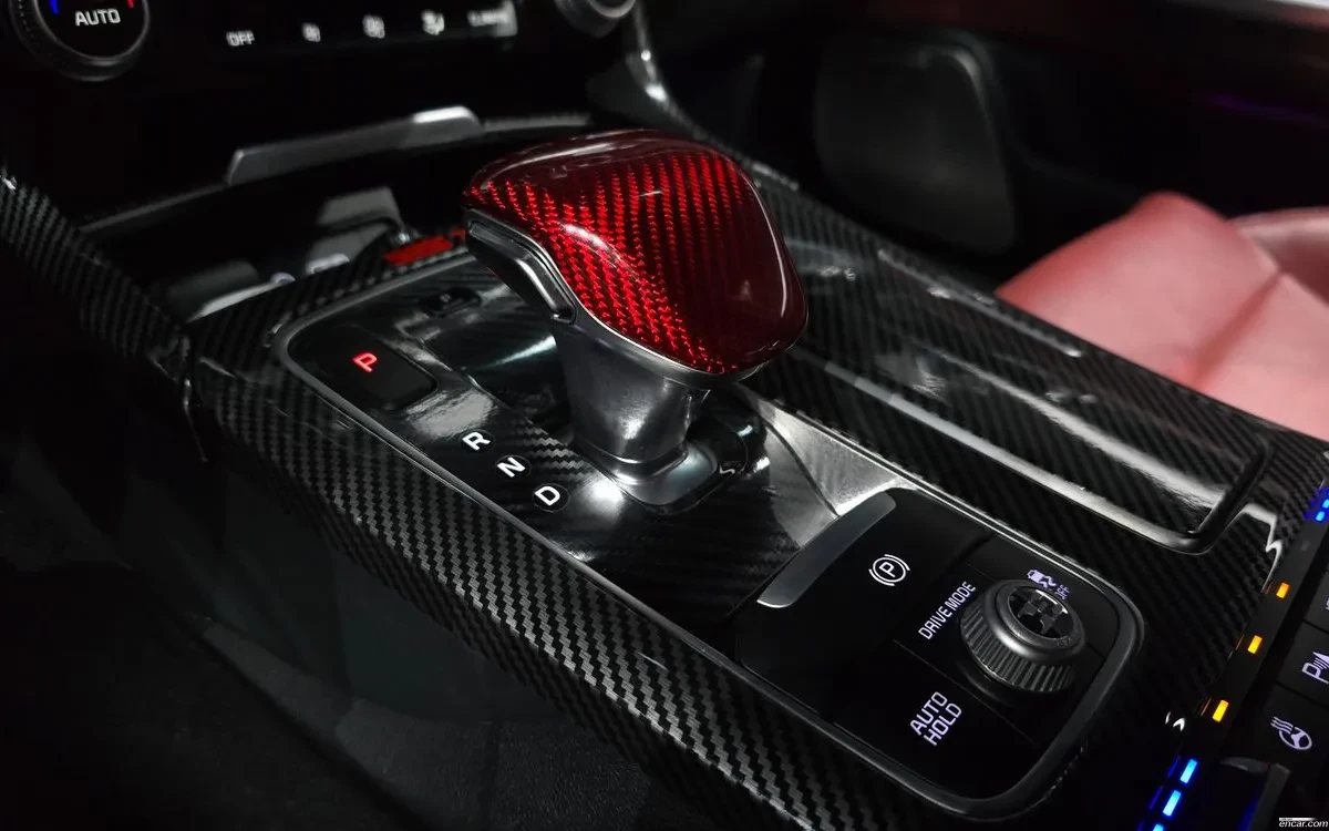 Kia Stinger CARBON * HeadsUp * Обдух/Подгрев * 360 * Задно, снимка 9 - Автомобили и джипове - 54767245