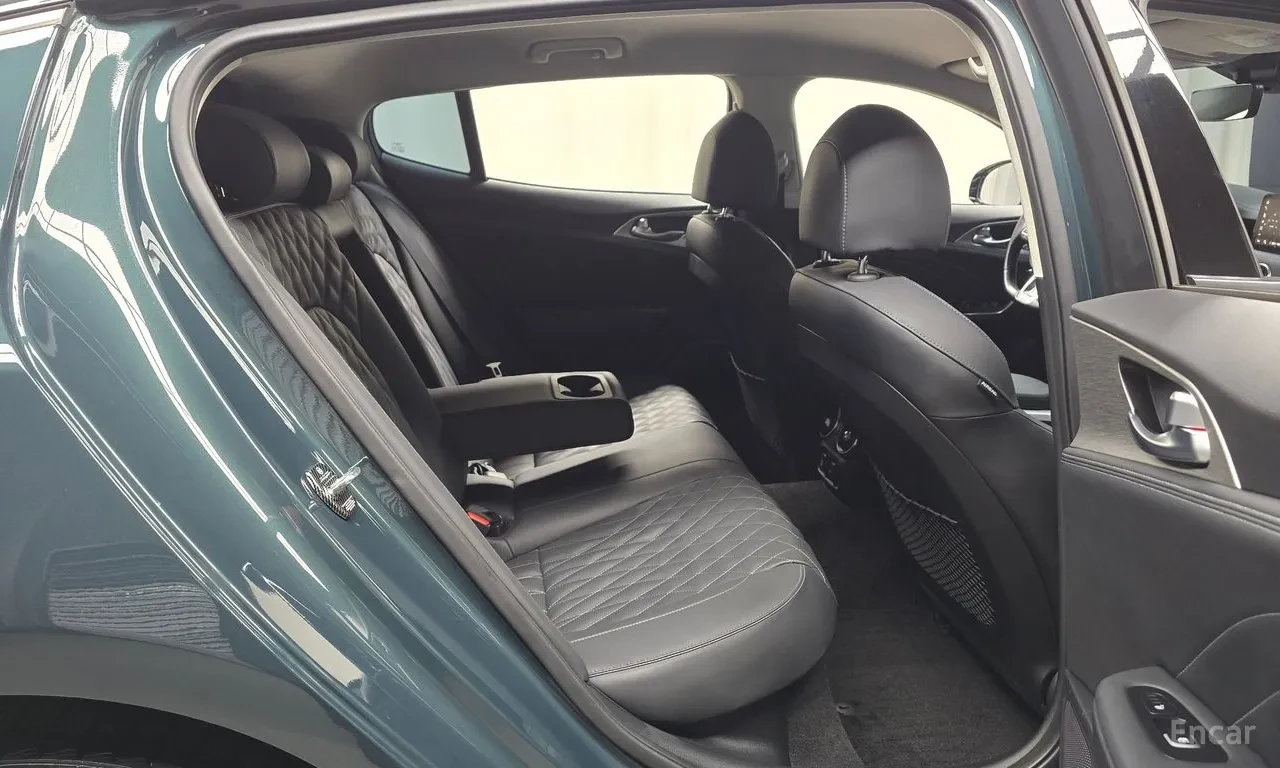 Kia Stinger КОЖА | ПАНОРАМА | КАМЕРА | NAVI, снимка 12 - Автомобили и джипове - 54966932