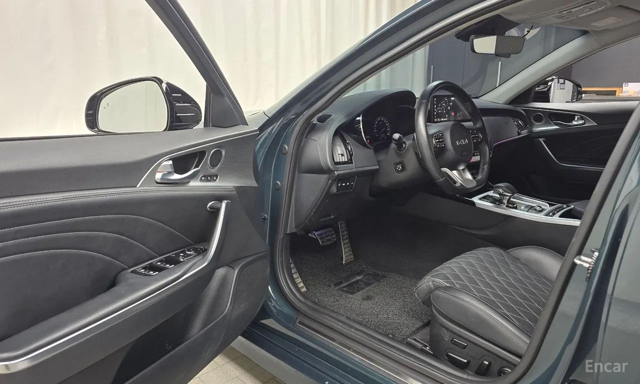 Kia Stinger КОЖА | ПАНОРАМА | КАМЕРА | NAVI, снимка 10 - Автомобили и джипове - 54966932