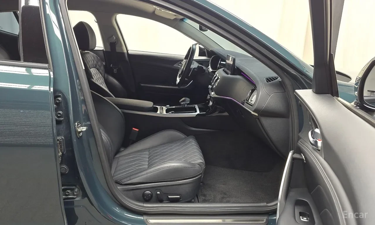 Kia Stinger КОЖА | ПАНОРАМА | КАМЕРА | NAVI, снимка 11 - Автомобили и джипове - 54966932