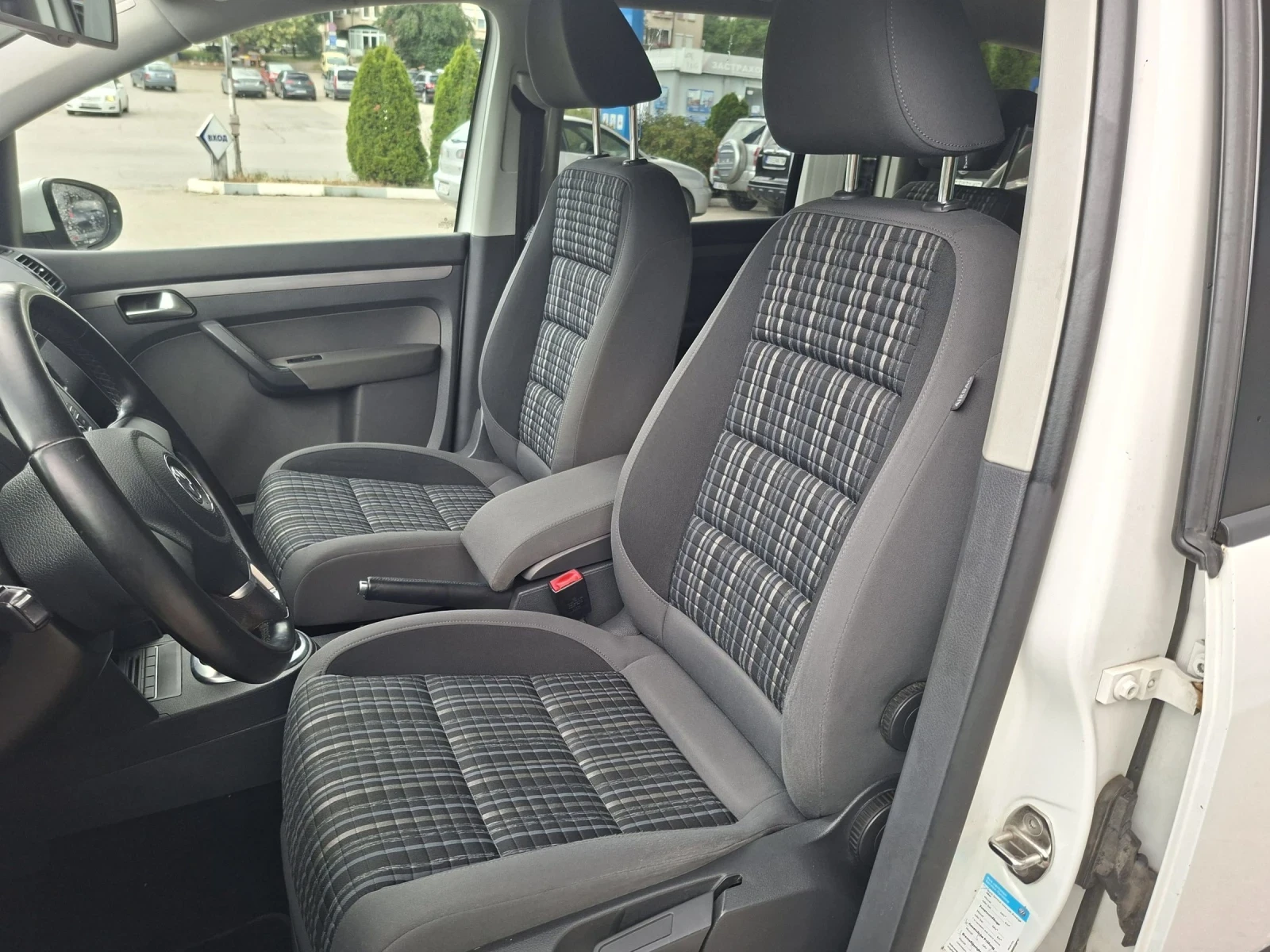 VW Touran Cross / avtomat, снимка 8 - Автомобили и джипове - 55228168