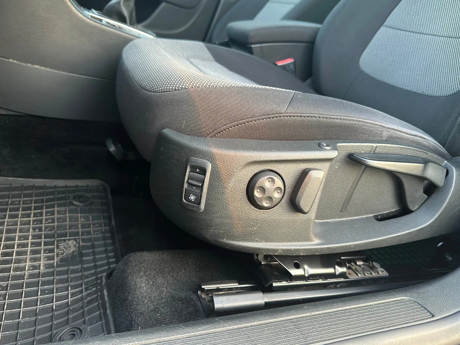 VW Passat 2.0TDI, снимка 9 - Автомобили и джипове - 55989084
