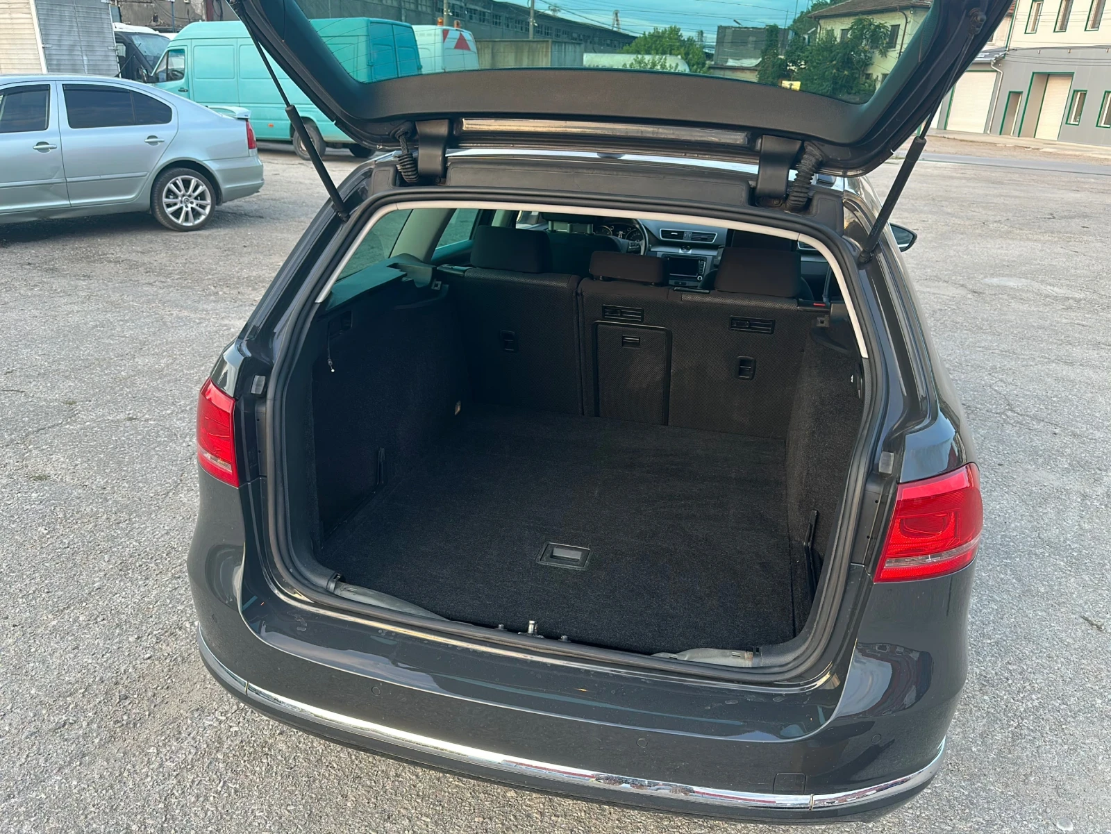 VW Passat 2.0TDI, снимка 12 - Автомобили и джипове - 55989084