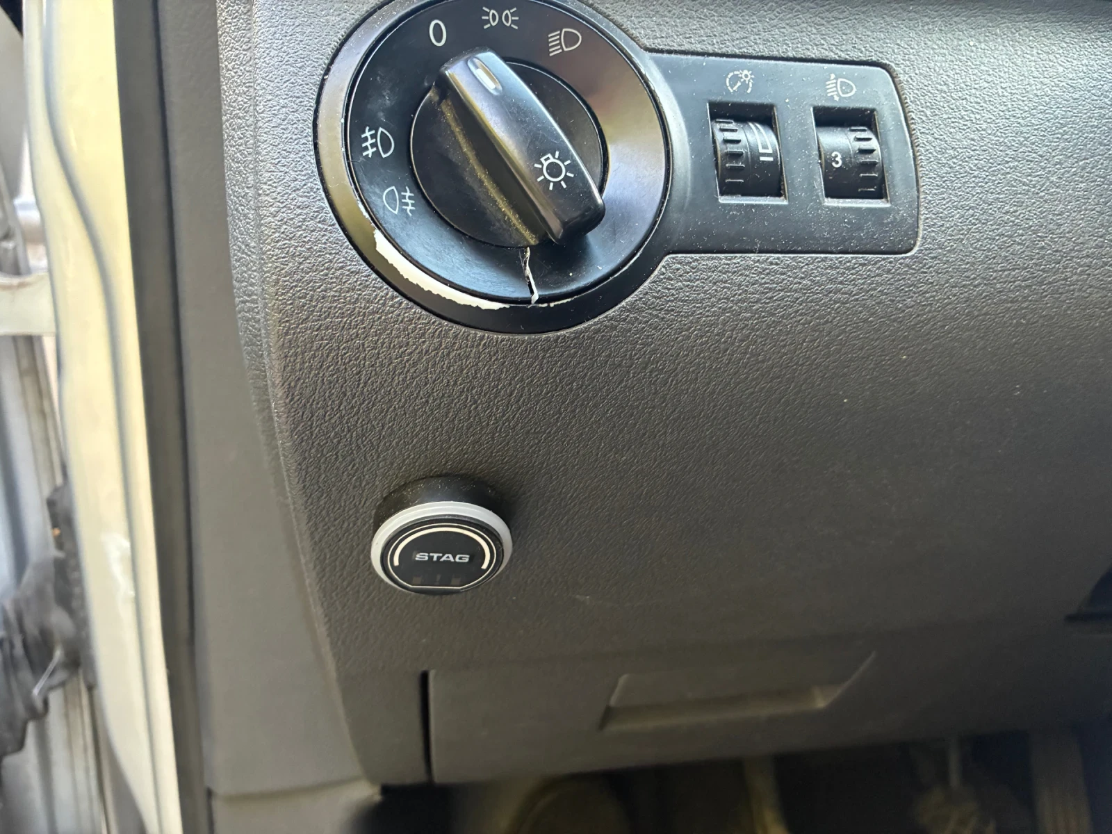 VW Touran газ, снимка 6 - Автомобили и джипове - 56126139