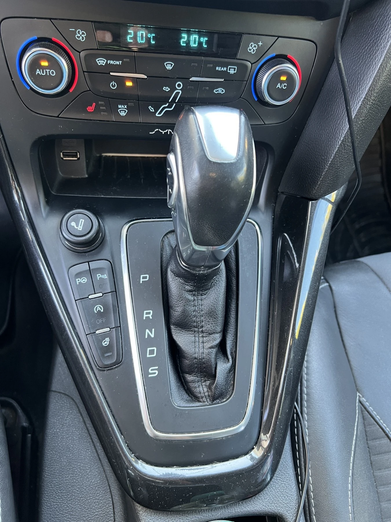 Ford Focus 1, 5 TDCi Titanium, снимка 11 - Автомобили и джипове - 56143943