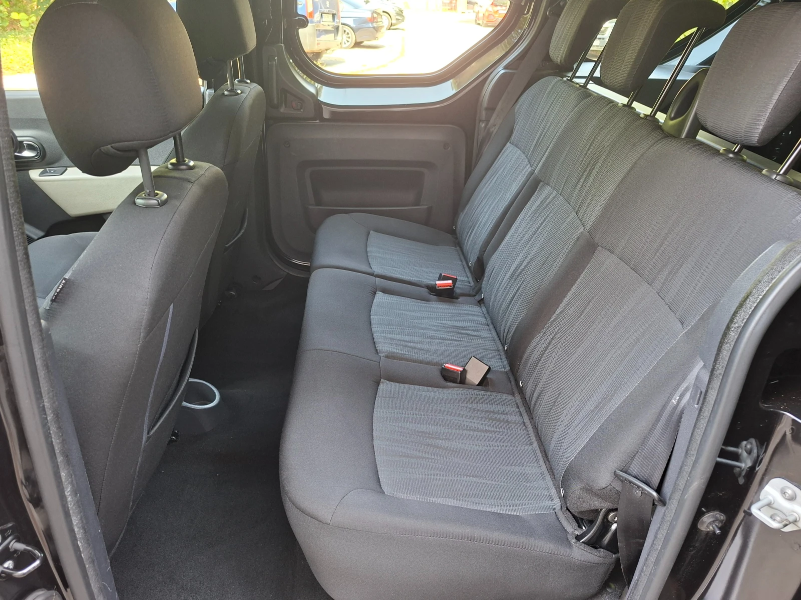 Dacia Dokker 1.5DCI, снимка 8 - Автомобили и джипове - 56175578
