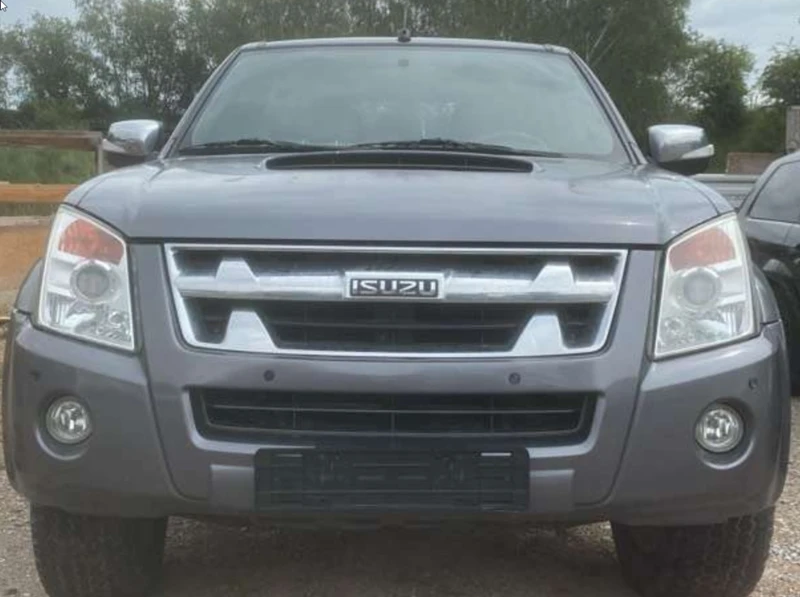 Isuzu D-max 2.5, снимка 4 - Автомобили и джипове - 47579795