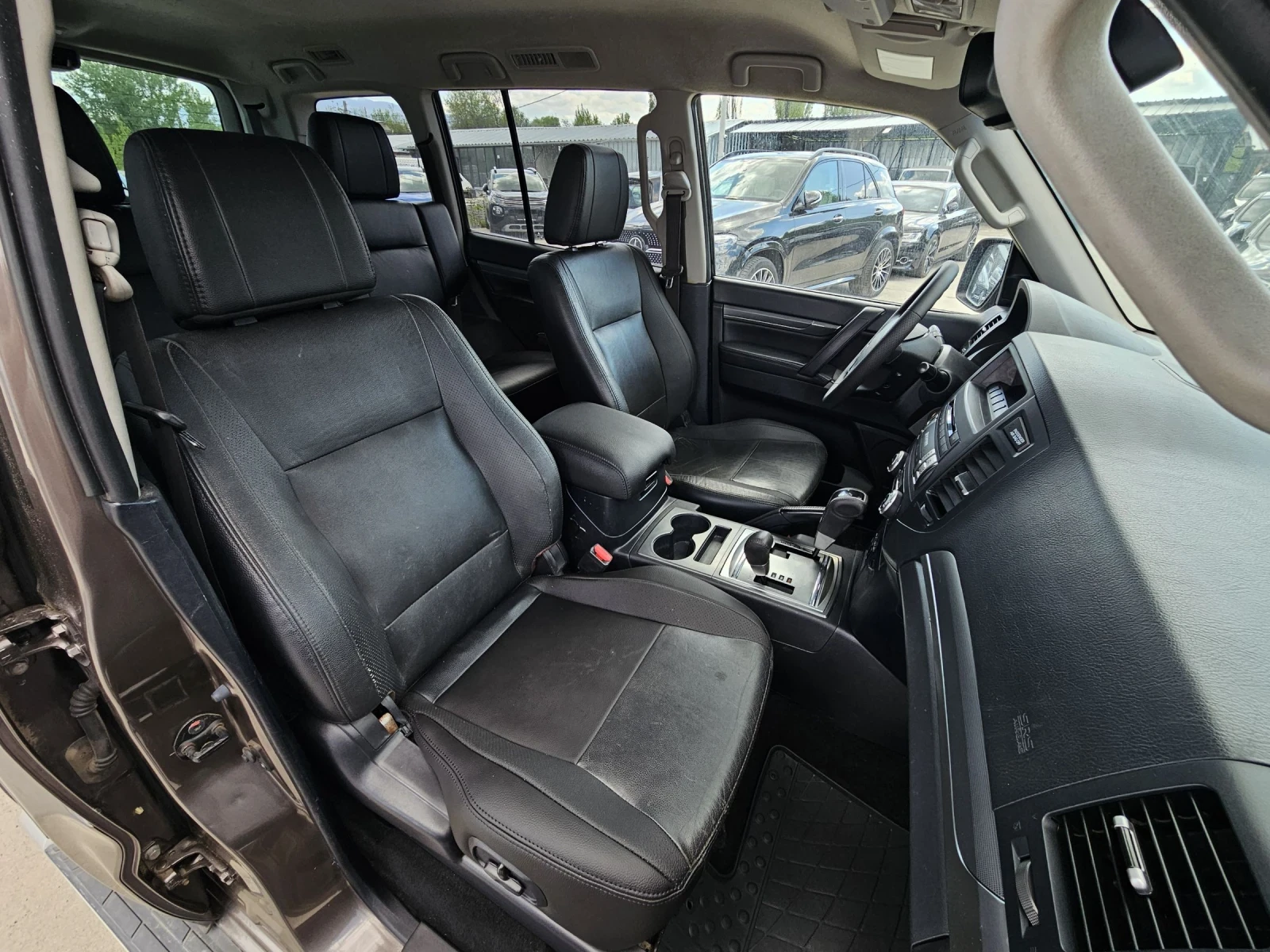 Mitsubishi Pajero 3.2 DI-D АВТОМАТИК! КАМЕРА! 6+ 1!, снимка 14 - Автомобили и джипове - 54427490