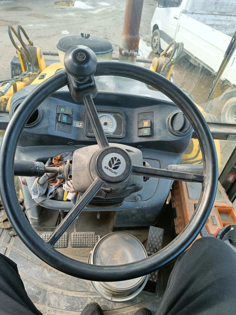 Багер New Holland LB110, снимка 10 - Индустриална техника - 48228300