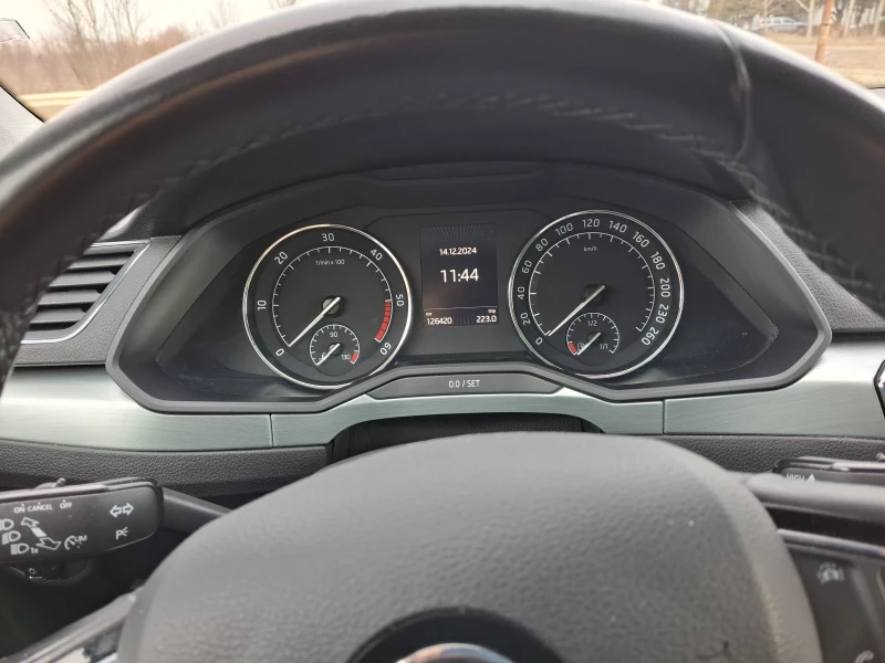 Skoda Superb, снимка 6 - Автомобили и джипове - 48556836