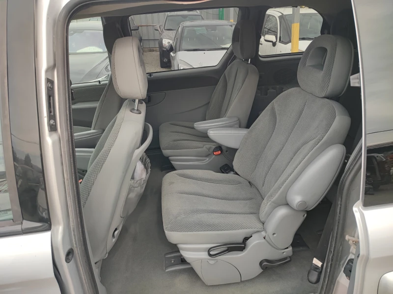 Chrysler Voyager 2.8CRDI-150ks-АВТОМАТ- 7 МЕСТА, снимка 12 - Автомобили и джипове - 49492471