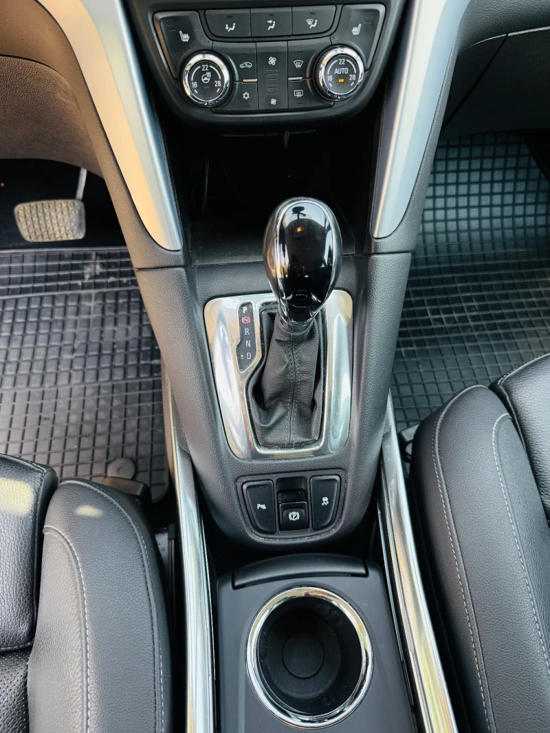 Opel Zafira 2.0 CDTI Edition Automatic , снимка 12 - Автомобили и джипове - 49743796