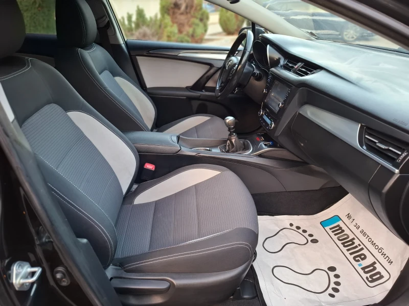 Toyota Avensis 2.0D4D 143hp * КЛИМАТРОНИК * EURO 6 * NAVI * , снимка 15 - Автомобили и джипове - 52044091