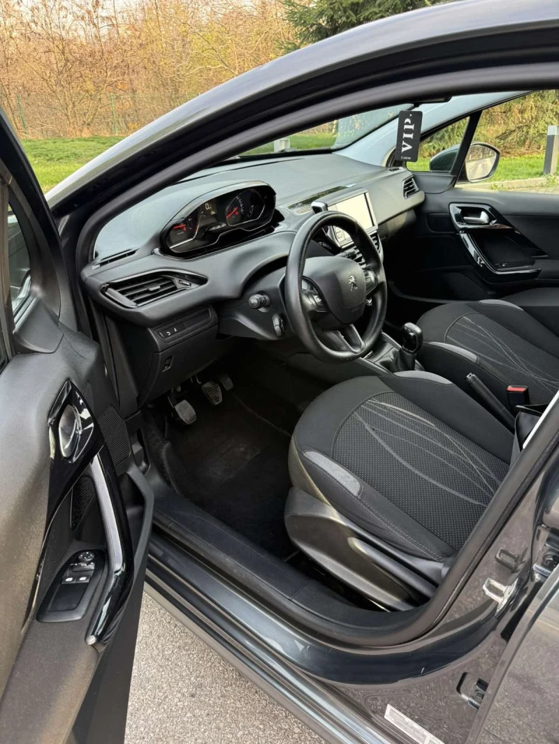 Peugeot 208 1.2 VTI FULL LED , снимка 8 - Автомобили и джипове - 52872243