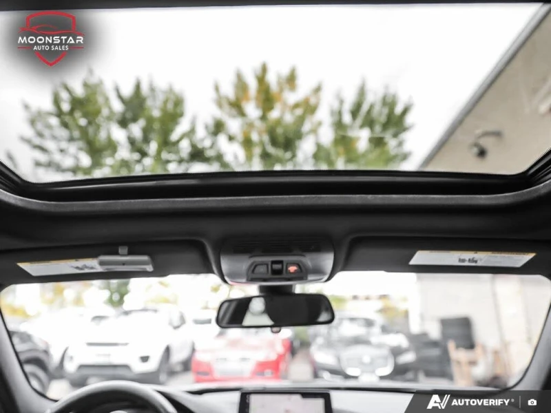 BMW 330 I * M-Package* * HeadUp* AвтоКредит* (ЦЕНА ДО БГ), снимка 15 - Автомобили и джипове - 53501173