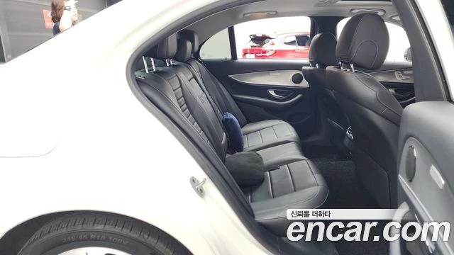 Mercedes-Benz E 300 ПОДГРЕВ* 360КАМЕРА* МЪРТВА* ТОЧКА* LANE* ASSIST* , снимка 13 - Автомобили и джипове - 55105450