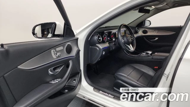 Mercedes-Benz E 300 ПОДГРЕВ* 360КАМЕРА* МЪРТВА* ТОЧКА* LANE* ASSIST* , снимка 5 - Автомобили и джипове - 55105450