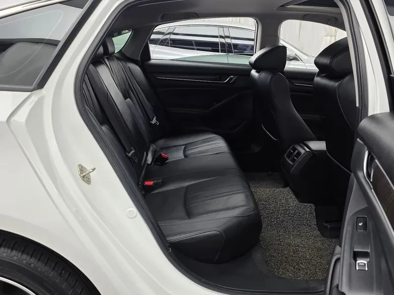 Honda Accord 10Th Generation 1.5 Turbo, снимка 12 - Автомобили и джипове - 55391087