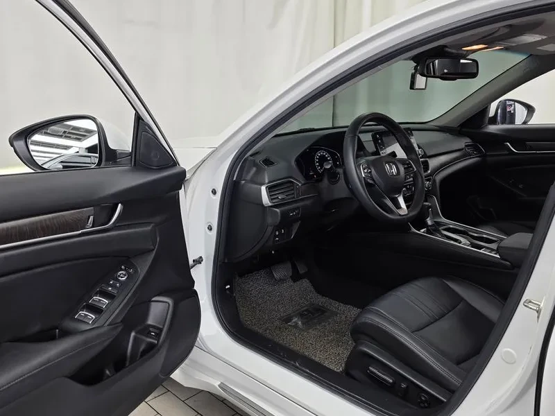 Honda Accord 10Th Generation 1.5 Turbo, снимка 10 - Автомобили и джипове - 55391087