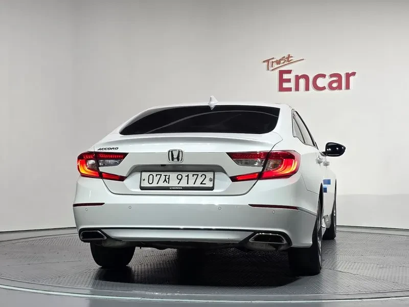 Honda Accord 10Th Generation 1.5 Turbo, снимка 4 - Автомобили и джипове - 55391087