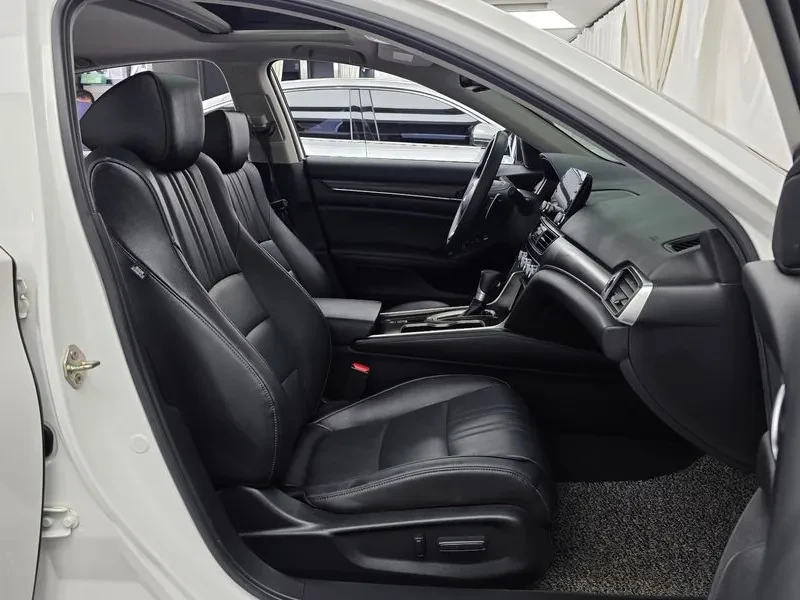 Honda Accord 10Th Generation 1.5 Turbo, снимка 11 - Автомобили и джипове - 55391087