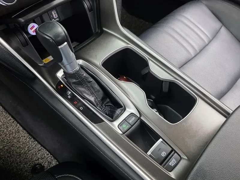Honda Accord 10Th Generation 1.5 Turbo, снимка 9 - Автомобили и джипове - 55391087