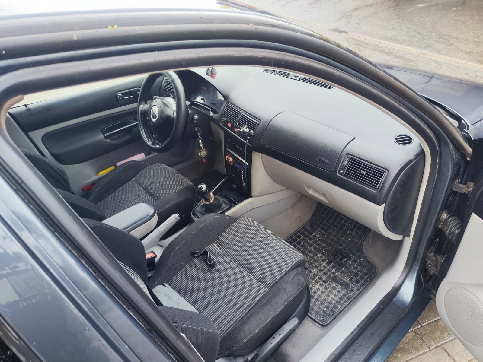 VW Golf 1, 6 SR 101к.с/газ - изображение 10