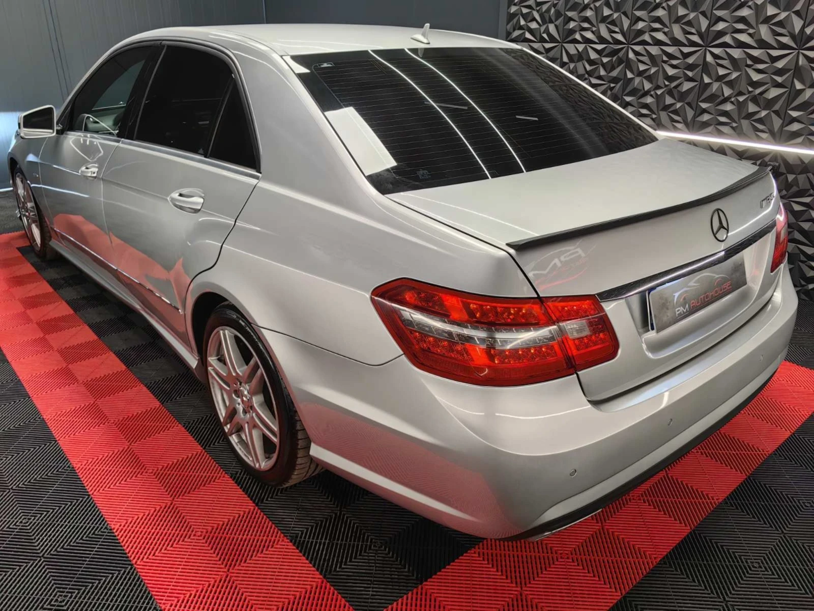 Mercedes-Benz E 350 AMG PACK* РЕГ* ПОДГРЕВ* ТЕМПОМАТ * КОЖА* ПЕРФЕКТНА - изображение 4