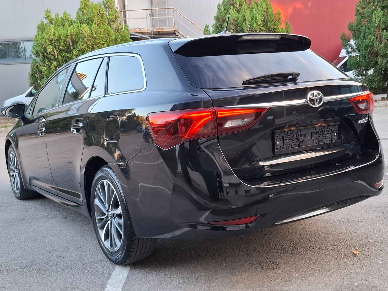 Toyota Avensis 2.0D4D 143hp * КЛИМАТРОНИК * EURO 6 * NAVI *  - изображение 6