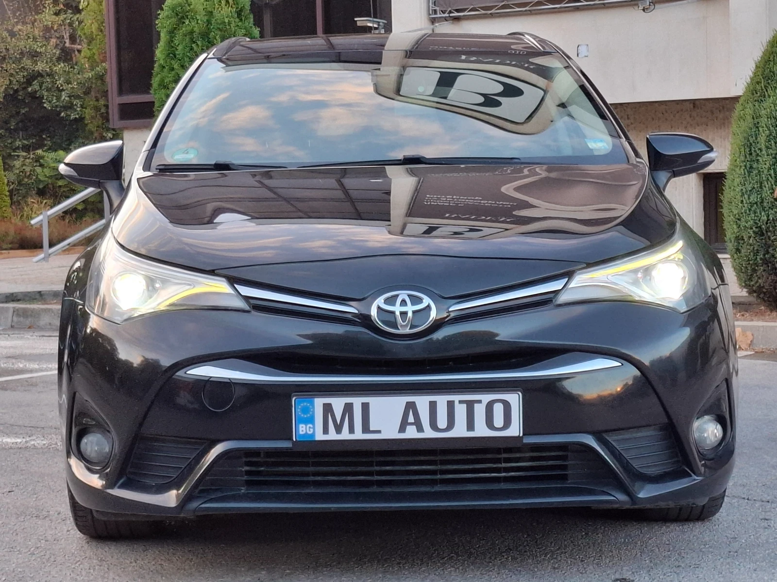 Toyota Avensis 2.0D4D 143hp * КЛИМАТРОНИК * EURO 6 * NAVI *  - изображение 2