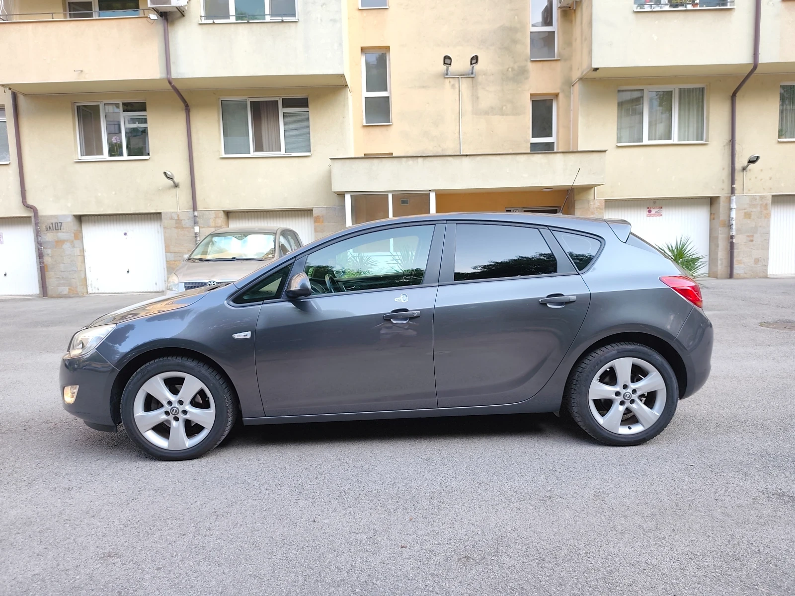 Opel Astra ГАЗ-ИНЖ* КЛИМАТРОНИК* ТОП!!, снимка 6 - Автомобили и джипове - 55688371
