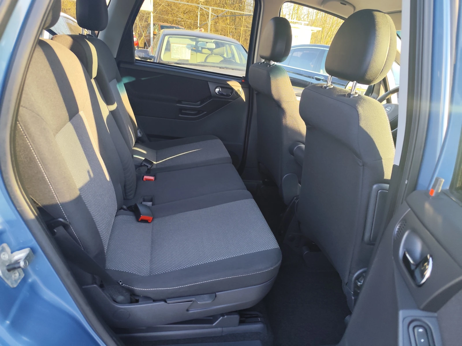 Opel Meriva 1.6i* KLIMA* 125000km!, снимка 10 - Автомобили и джипове - 53808399