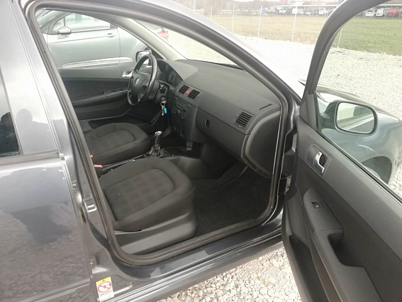 Skoda Fabia 1.4TDI klima, снимка 13 - Автомобили и джипове - 54006904