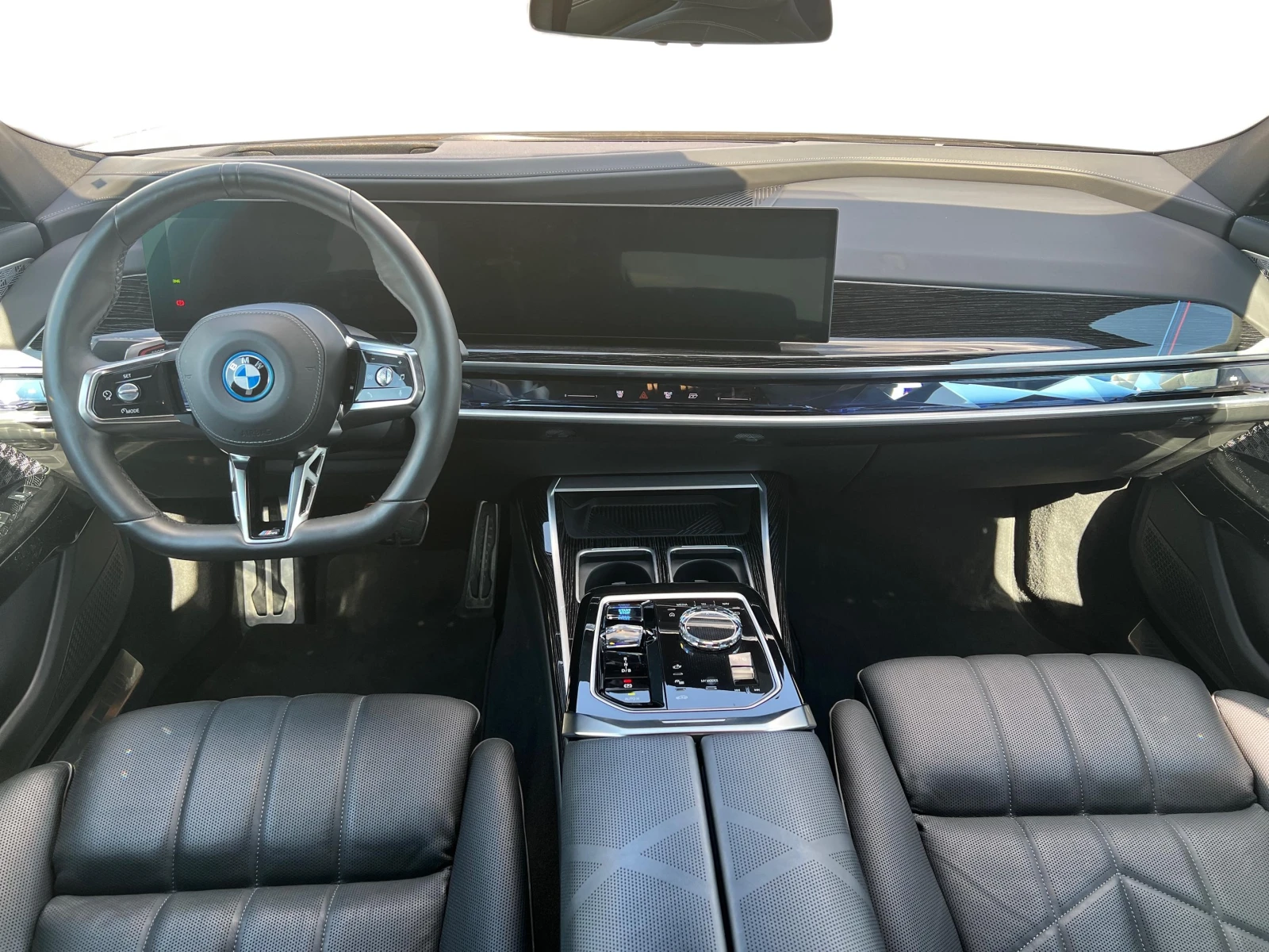 BMW i7 xDrive60, снимка 6 - Автомобили и джипове - 54551995
