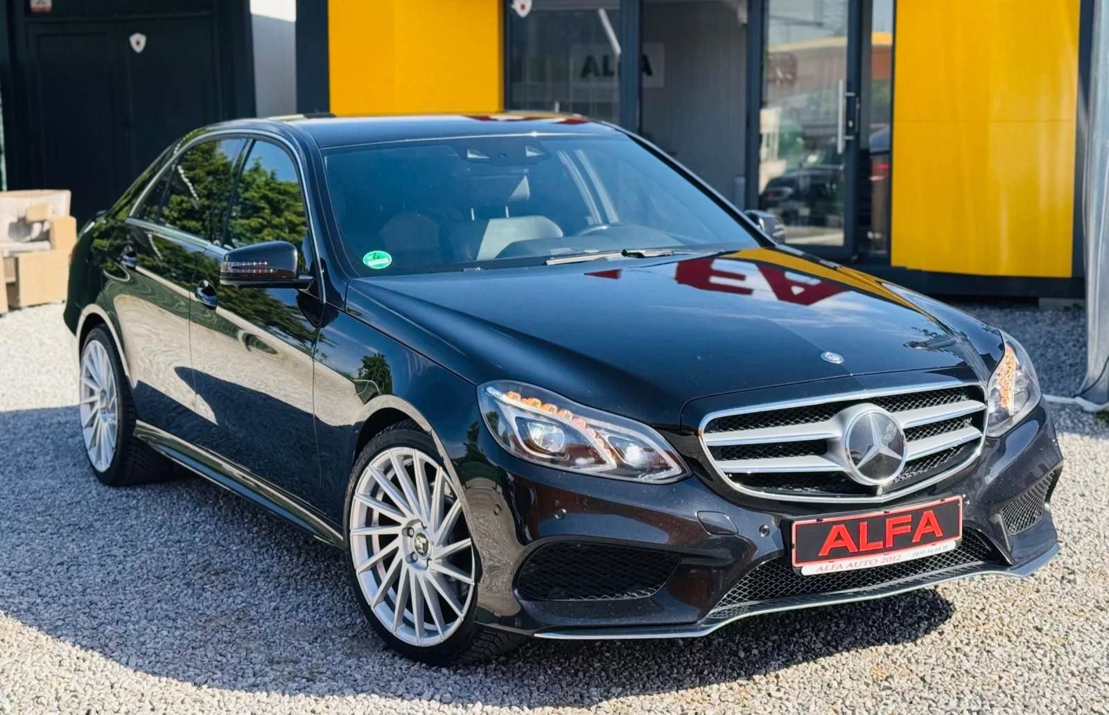 Mercedes-Benz E 250 d/4x4/AMG/360 КАМЕРИ+ ДИСТРОНИК+ HARMAN/KARDON/ТОП, снимка 4 - Автомобили и джипове - 54741065