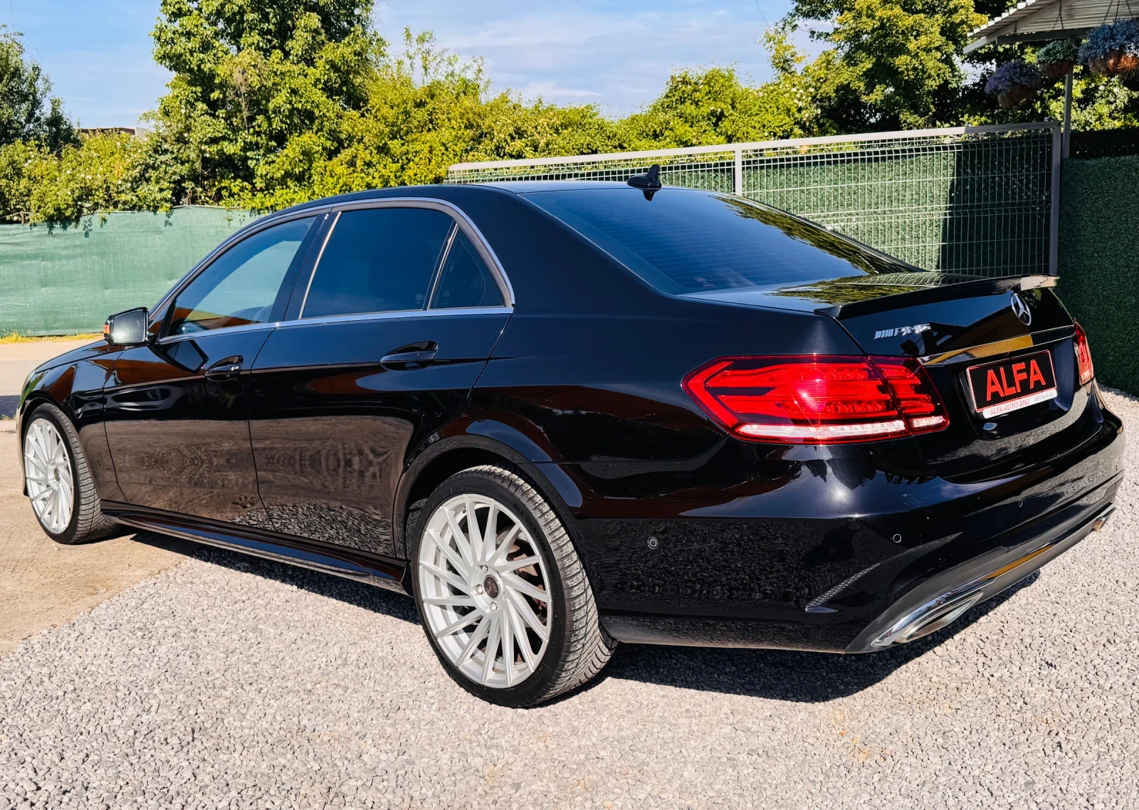 Mercedes-Benz E 250 d/4x4/AMG/360 КАМЕРИ+ ДИСТРОНИК+ HARMAN/KARDON/ТОП, снимка 6 - Автомобили и джипове - 54741065