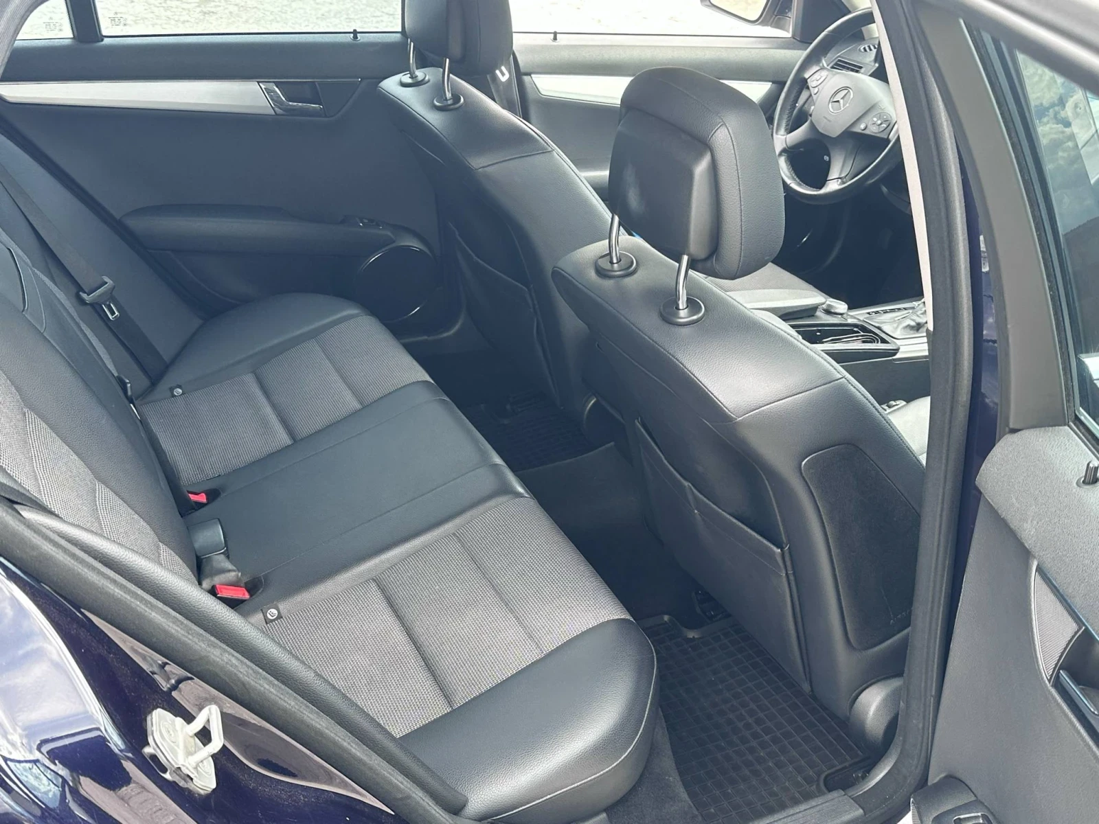 Mercedes-Benz C 220 OM646 Avantgarde Автомат Регистрирана, снимка 9 - Автомобили и джипове - 54902374