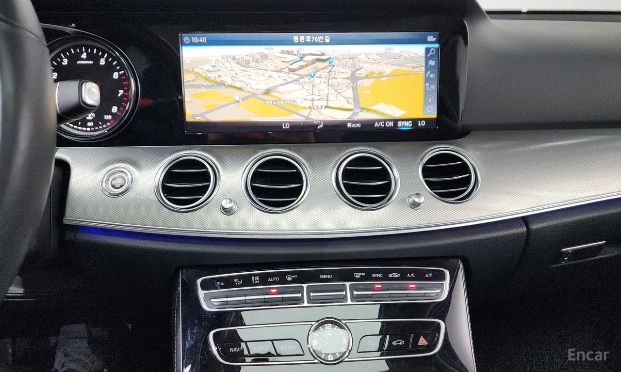 Mercedes-Benz E 300 ПОДГРЕВ* 360КАМЕРА* МЪРТВА* ТОЧКА* LANE* ASSIST* , снимка 8 - Автомобили и джипове - 55105450