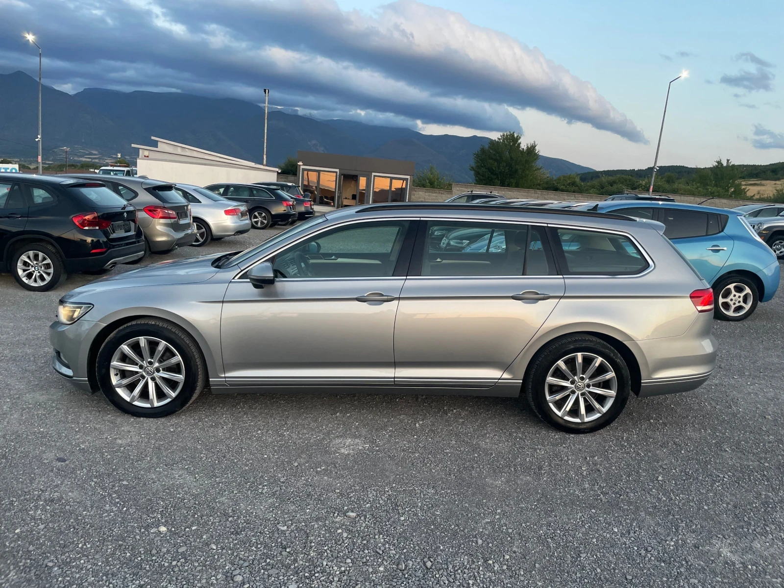 VW Passat 8 1.6TDI DISTRONIC NAVI AUTOMATIC DSG EURO6, снимка 4 - Автомобили и джипове - 55382804