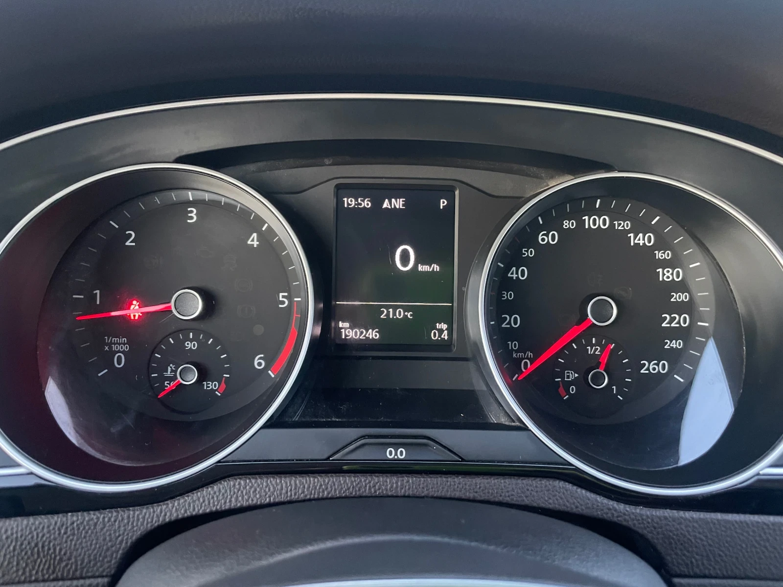 VW Passat 8 1.6TDI DISTRONIC NAVI AUTOMATIC DSG EURO6, снимка 13 - Автомобили и джипове - 55382804