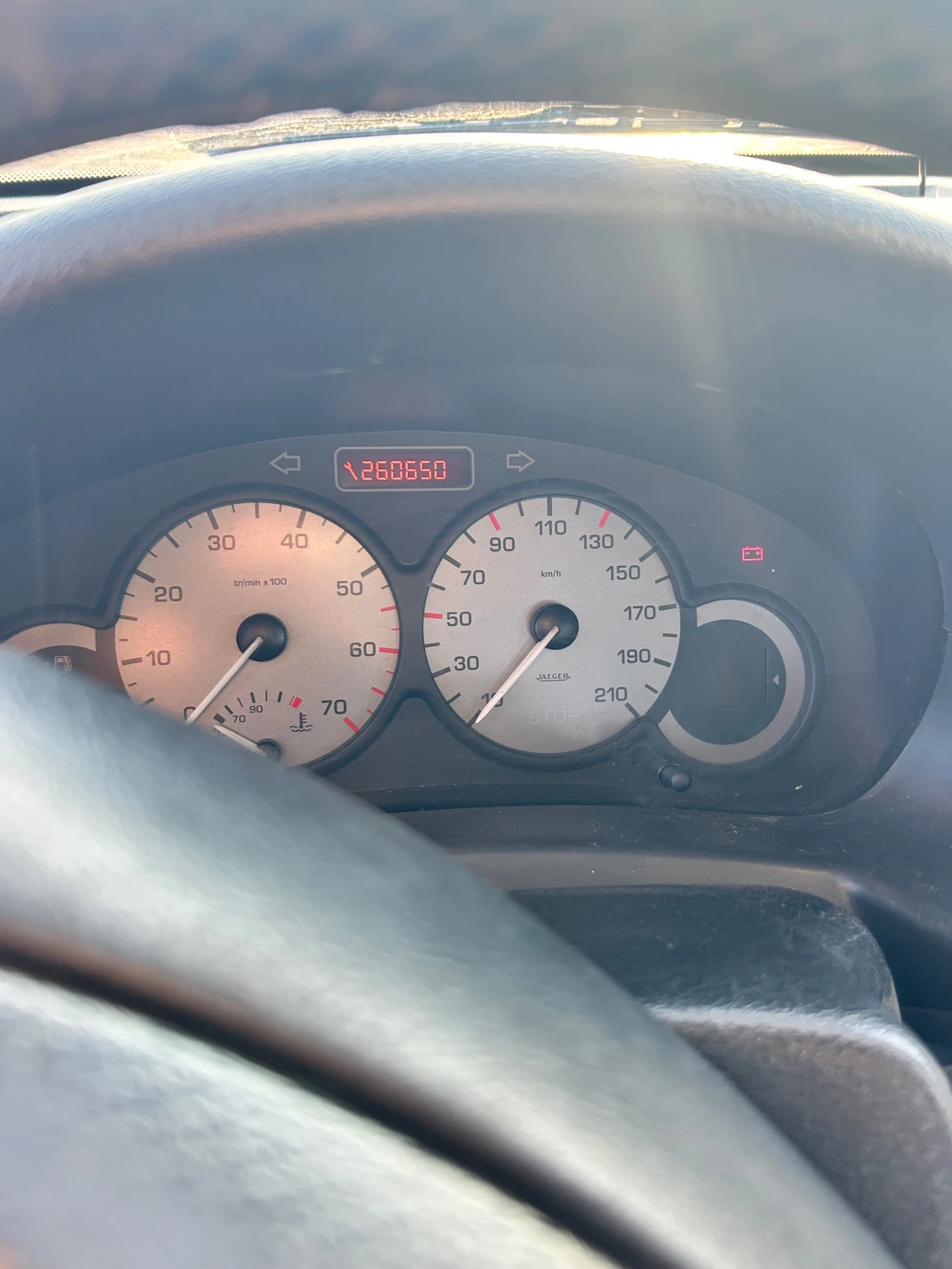 Peugeot 2008 1.6 HDI, снимка 4 - Автомобили и джипове - 55424806