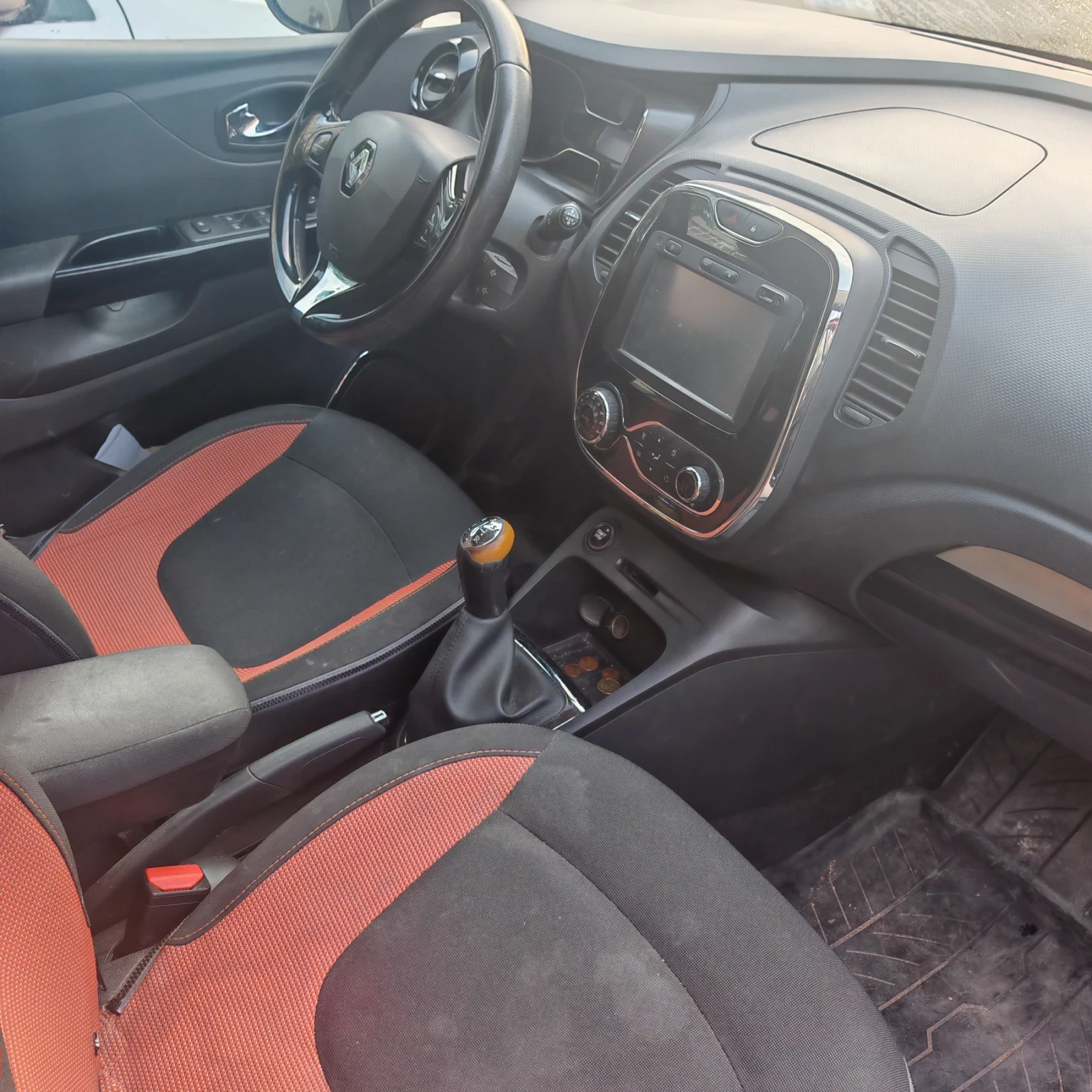 Renault Captur, снимка 5 - Автомобили и джипове - 56569640