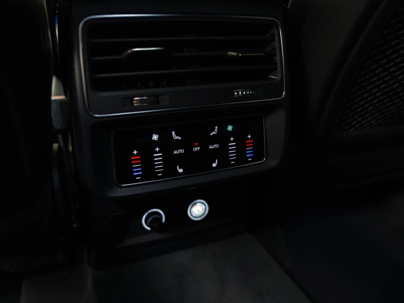 Audi Q8 50TDI Quattro S-line* 360* Обдухв* Bang&Olufsen* H, снимка 17 - Автомобили и джипове - 52939271