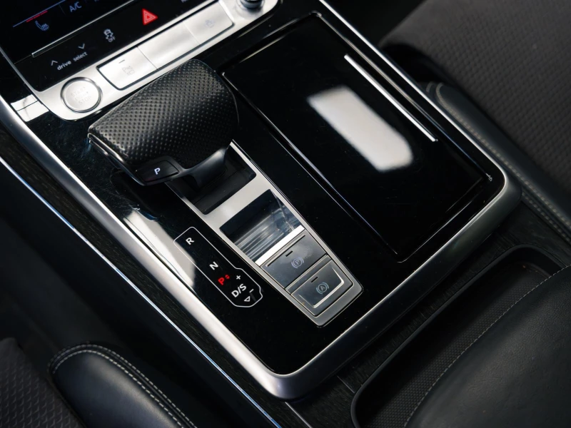 Audi Q8 50TDI Quattro S-line* 360* Обдухв* Bang&Olufsen* H, снимка 13 - Автомобили и джипове - 52939271