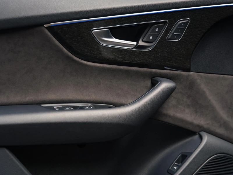 Audi Q8 50TDI Quattro S-line* 360* Обдухв* Bang&Olufsen* H, снимка 10 - Автомобили и джипове - 52939271