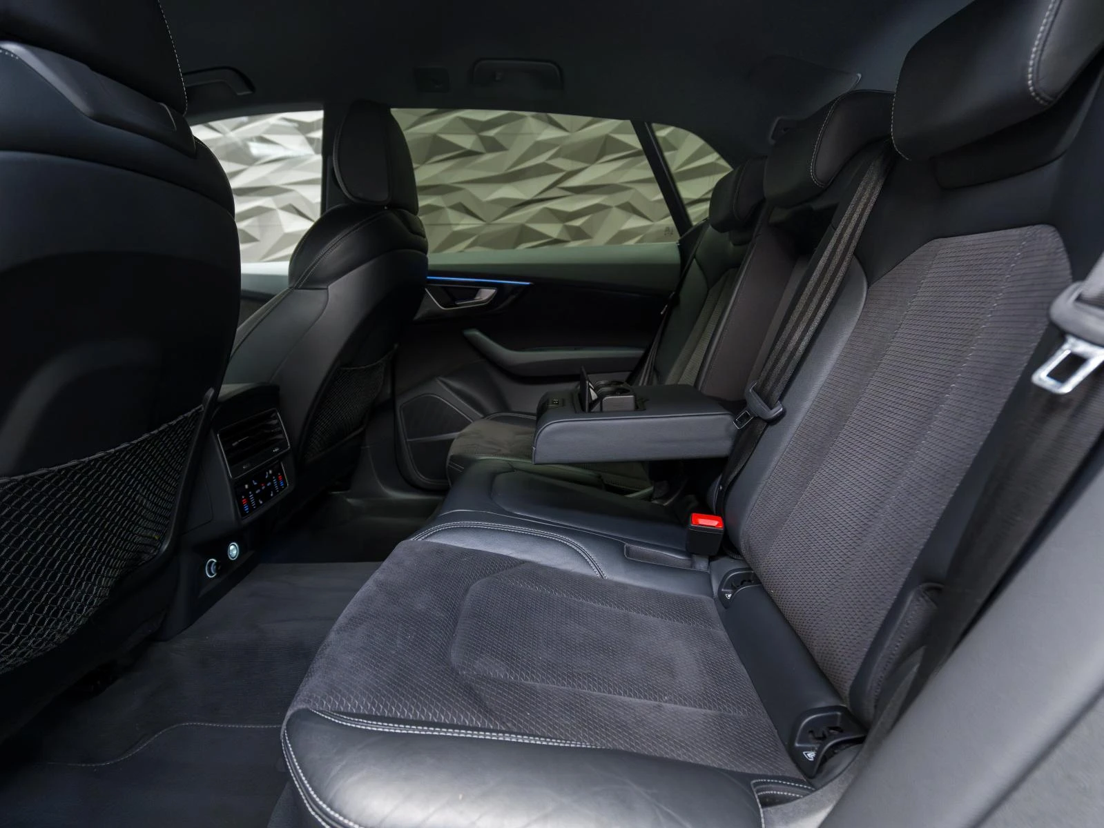 Audi Q8 50TDI Quattro S-line* 360* Обдухв* Bang&Olufsen* H - изображение 5