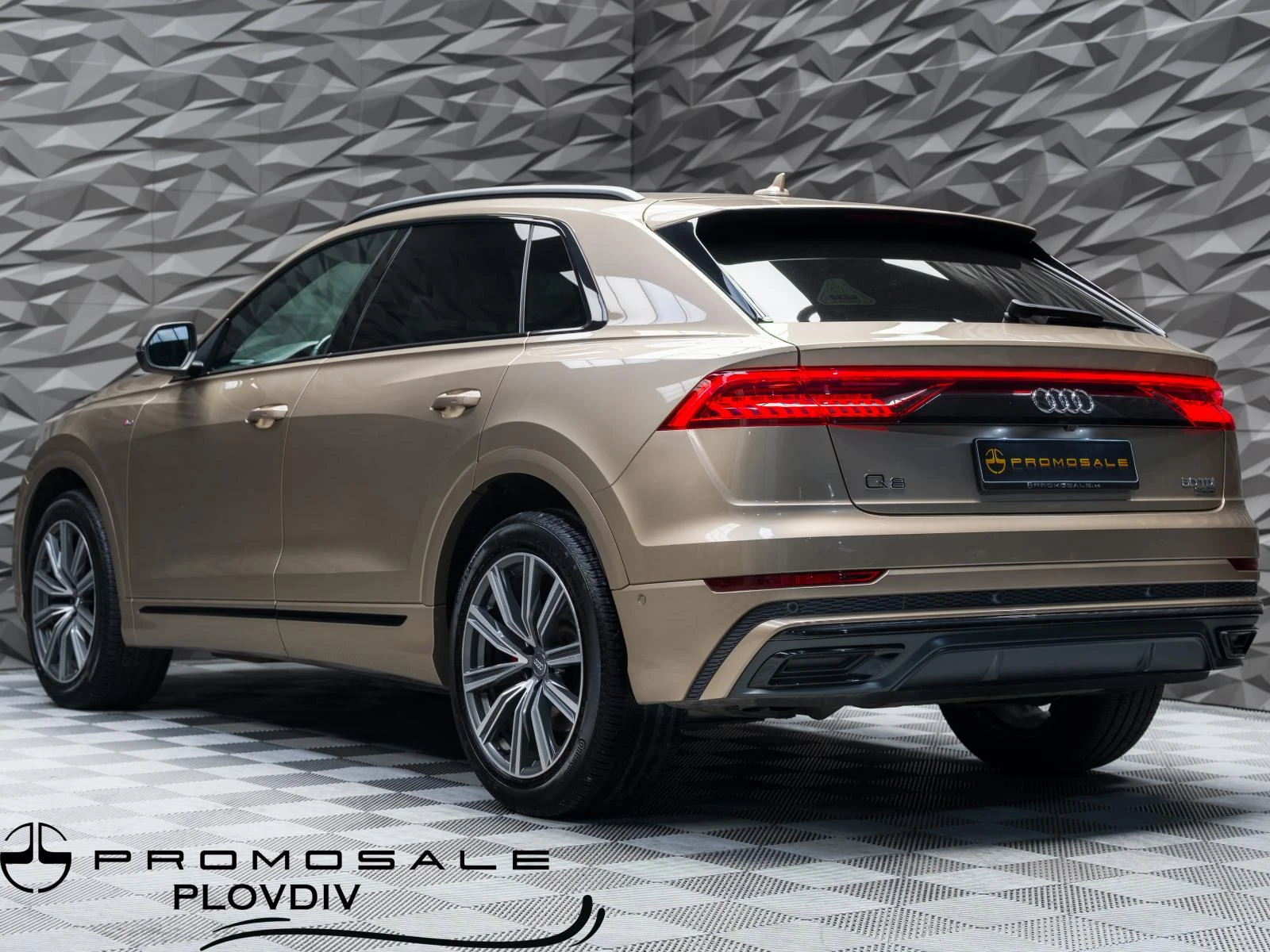 Audi Q8 50TDI Quattro S-line* 360* Обдухв* Bang&Olufsen* H - изображение 3