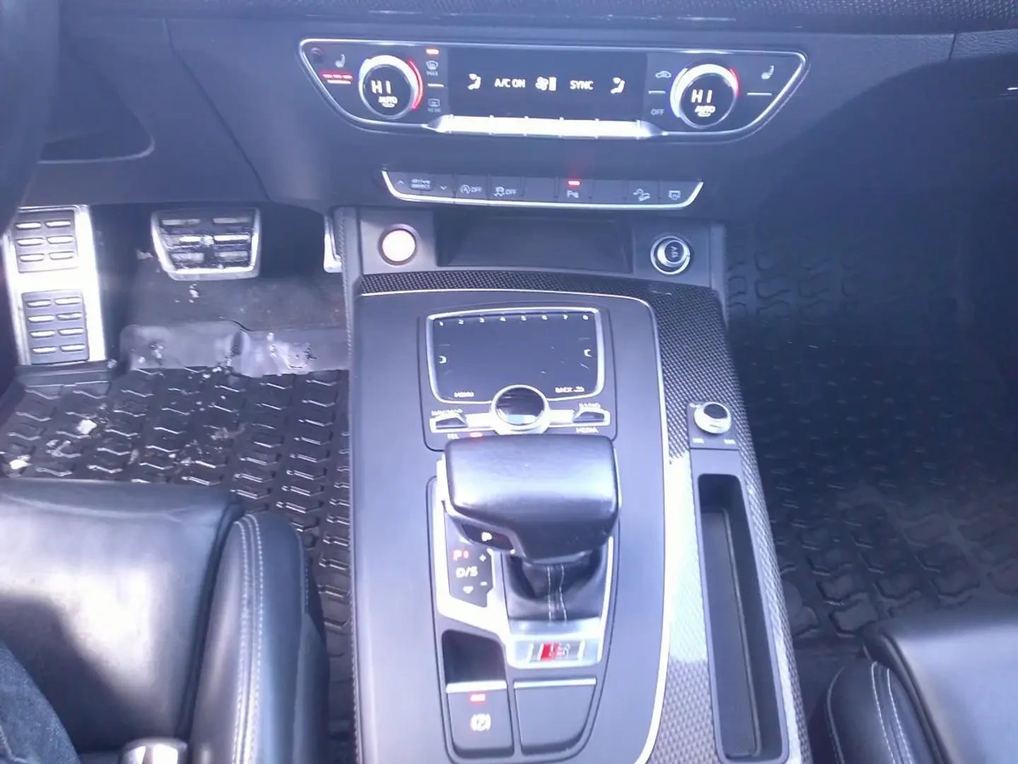 Audi SQ5 MATRIX| PROGRESSIVE| PANO| 8ZF| 360| CARBON, снимка 11 - Автомобили и джипове - 53737715