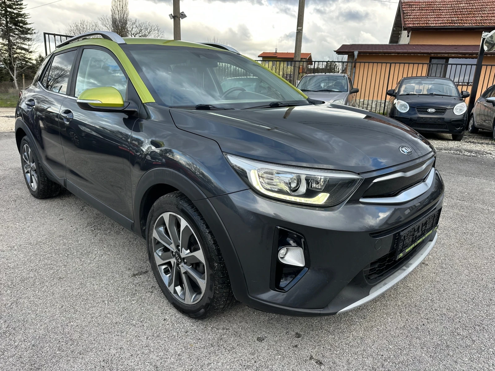 Kia Stonic КАМЕРА+ НАВИГАЦИЯ, снимка 3 - Автомобили и джипове - 54035474