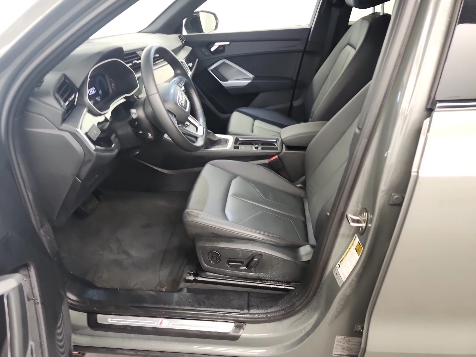 Audi Q3 S line Premium 45 TFSI quattro, снимка 11 - Автомобили и джипове - 54454596